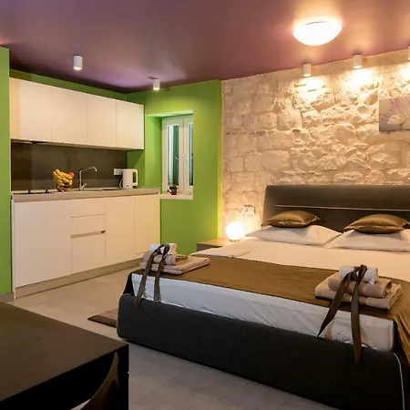 Annie'S Stone Studio & Room Split Exterior photo