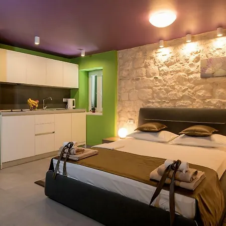Annie'S Stone Studio & Room Split Exterior photo